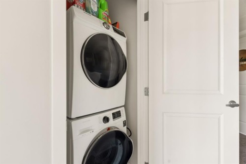 40 Magnolia Parade Se, Calgary, AB - Indoor Photo Showing Laundry Room