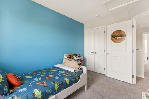 40 Magnolia Parade Se, Calgary, AB - Indoor Photo Showing Bedroom