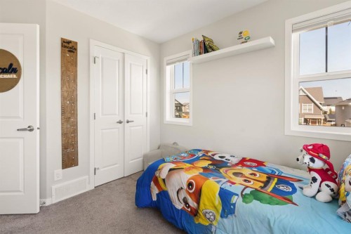 40 Magnolia Parade Se, Calgary, AB - Indoor Photo Showing Bedroom
