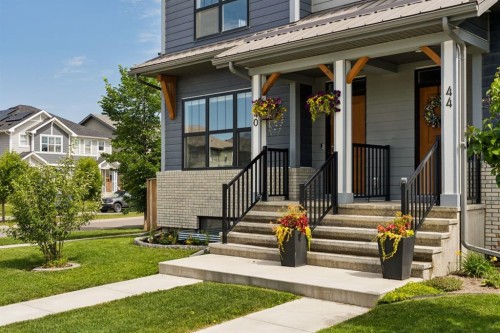 40 Magnolia Parade Se, Calgary, AB - Outdoor With Facade