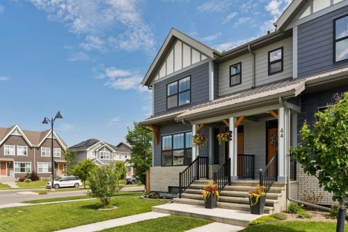 40 Magnolia Parade Se, Calgary, AB - Outdoor With Facade