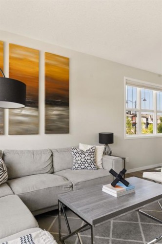 40 Magnolia Parade Se, Calgary, AB - Indoor Photo Showing Living Room