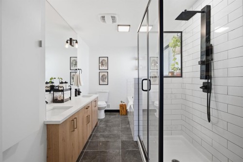 180 Huntford Road Ne, Calgary, AB - Indoor Photo Showing Bathroom