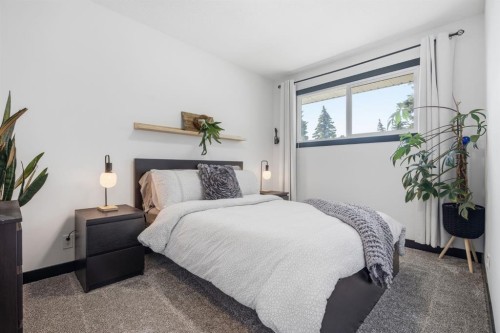 180 Huntford Road Ne, Calgary, AB - Indoor Photo Showing Bedroom