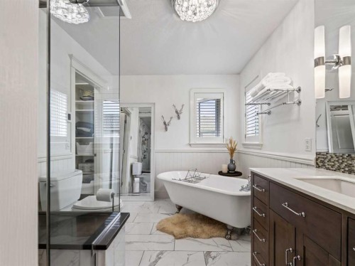 126 West Terrace Point, Cochrane, AB - Indoor Photo Showing Bathroom