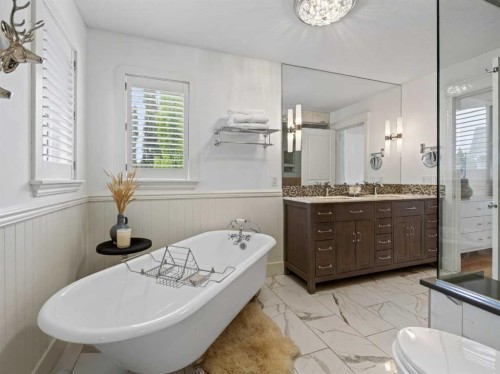 126 West Terrace Point, Cochrane, AB - Indoor Photo Showing Bathroom