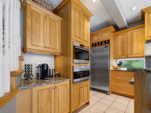 126 West Terrace Point, Cochrane, AB - Indoor Photo Showing Kitchen