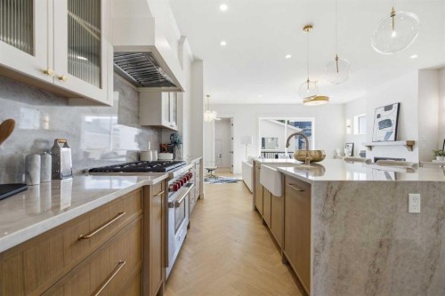 2131 29 Avenue Sw, Calgary, AB - Indoor Photo Showing Kitchen With Upgraded Kitchen