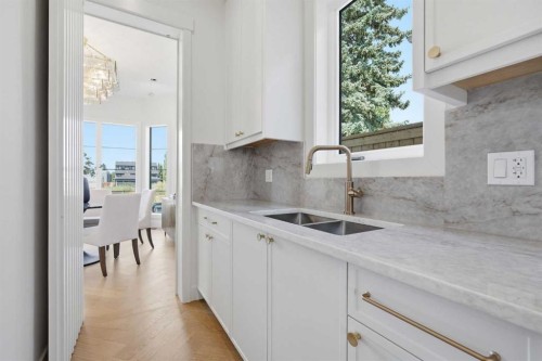 2131 29 Avenue Sw, Calgary, AB - Indoor Photo Showing Kitchen With Double Sink With Upgraded Kitchen
