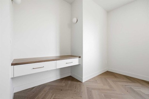 2131 29 Avenue Sw, Calgary, AB - Indoor Photo Showing Other Room