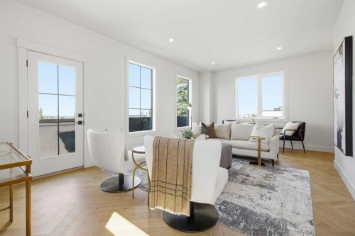2131 29 Avenue Sw, Calgary, AB - Indoor Photo Showing Living Room