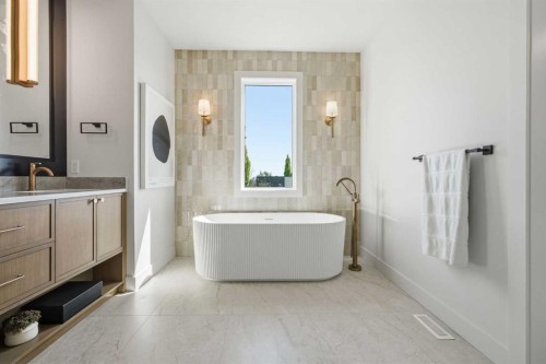 2131 29 Avenue Sw, Calgary, AB - Indoor Photo Showing Bathroom