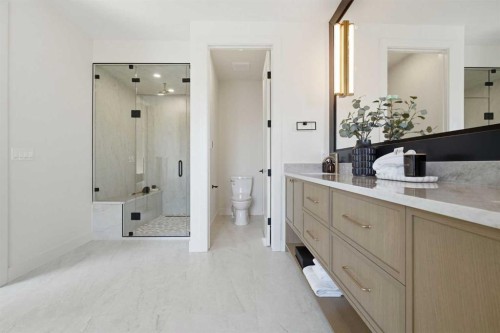 2131 29 Avenue Sw, Calgary, AB - Indoor Photo Showing Bathroom