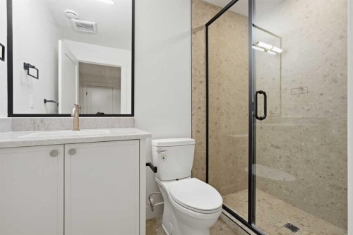 2131 29 Avenue Sw, Calgary, AB - Indoor Photo Showing Bathroom