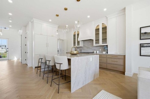 2131 29 Avenue Sw, Calgary, AB - Indoor Photo Showing Kitchen With Upgraded Kitchen
