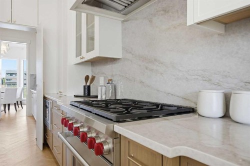 2131 29 Avenue Sw, Calgary, AB - Indoor Photo Showing Kitchen