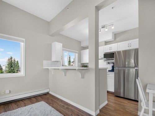 201-72 Quigley Drive, Cochrane, AB - Indoor Photo Showing Kitchen
