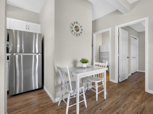 201-72 Quigley Drive, Cochrane, AB - Indoor Photo Showing Dining Room
