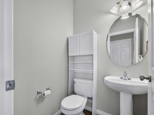 201-72 Quigley Drive, Cochrane, AB - Indoor Photo Showing Bathroom
