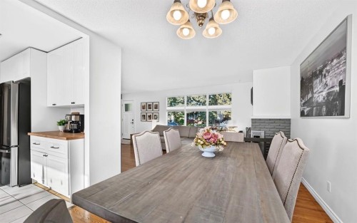 411 Woodland Crescent Se, Calgary, AB - Indoor Photo Showing Dining Room
