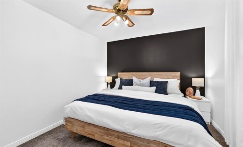 411 Woodland Crescent Se, Calgary, AB - Indoor Photo Showing Bedroom