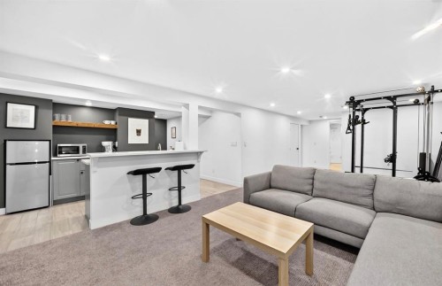 411 Woodland Crescent Se, Calgary, AB - Indoor