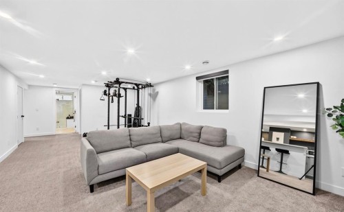 411 Woodland Crescent Se, Calgary, AB - Indoor Photo Showing Living Room