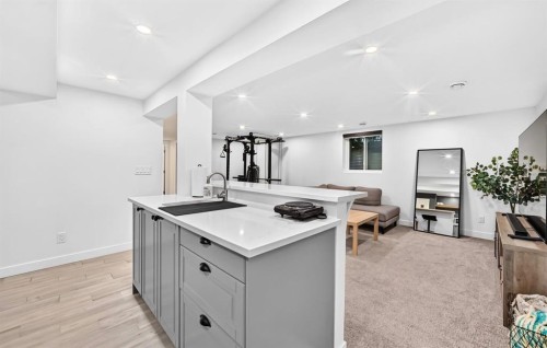 411 Woodland Crescent Se, Calgary, AB - Indoor