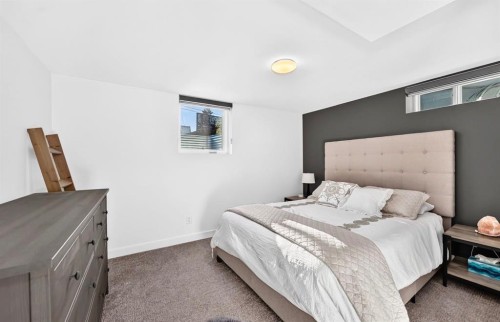 411 Woodland Crescent Se, Calgary, AB - Indoor Photo Showing Bedroom