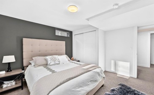 411 Woodland Crescent Se, Calgary, AB - Indoor Photo Showing Bedroom