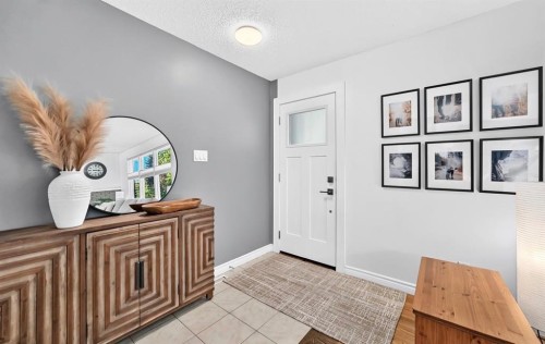 411 Woodland Crescent Se, Calgary, AB - Indoor Photo Showing Other Room