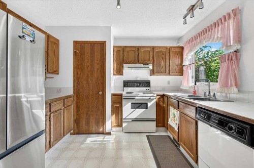 105 Christie Knoll Heights Sw, Calgary, AB - Indoor Photo Showing Kitchen With Double Sink