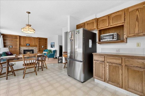 105 Christie Knoll Heights Sw, Calgary, AB - Indoor Photo Showing Kitchen