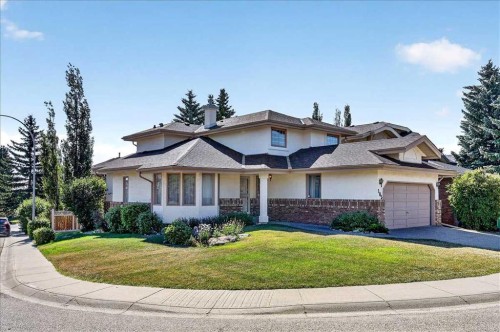 105 Christie Knoll Heights Sw, Calgary, AB - Outdoor With Facade