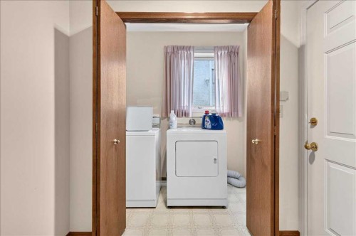 105 Christie Knoll Heights Sw, Calgary, AB - Indoor Photo Showing Laundry Room