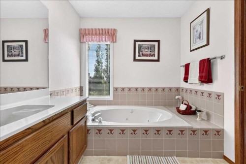 105 Christie Knoll Heights Sw, Calgary, AB - Indoor Photo Showing Bathroom
