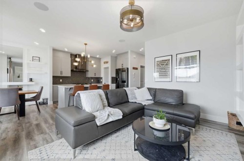 411 Rivercrest Boulevard, Cochrane, AB - Indoor Photo Showing Living Room