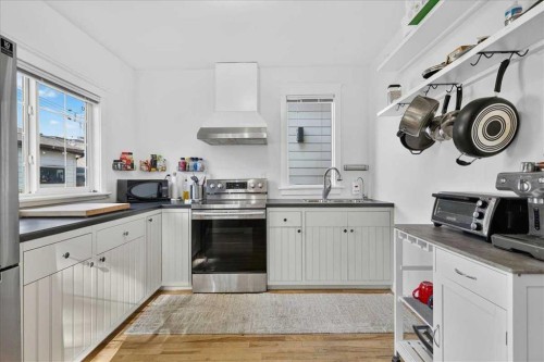 530 19 Avenue Sw, Calgary, AB - Indoor Photo Showing Kitchen