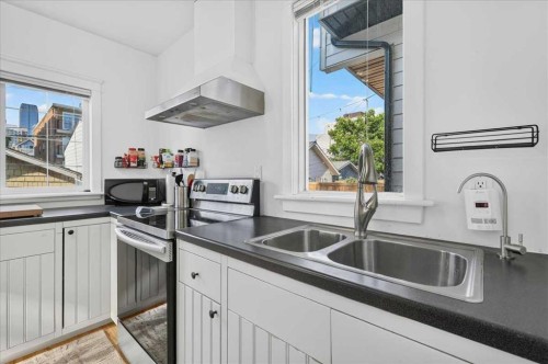 530 19 Avenue Sw, Calgary, AB - Indoor Photo Showing Kitchen With Double Sink