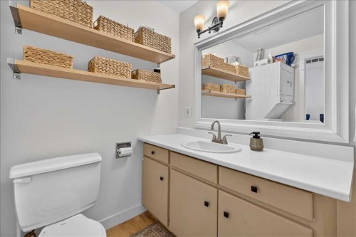 530 19 Avenue Sw, Calgary, AB - Indoor Photo Showing Bathroom