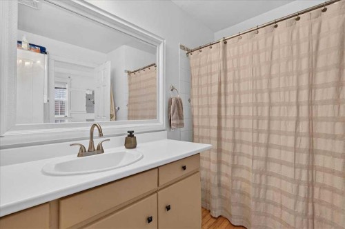 530 19 Avenue Sw, Calgary, AB - Indoor Photo Showing Bathroom