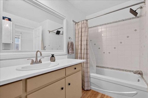 530 19 Avenue Sw, Calgary, AB - Indoor Photo Showing Bathroom