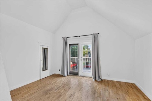 530 19 Avenue Sw, Calgary, AB - Indoor Photo Showing Other Room