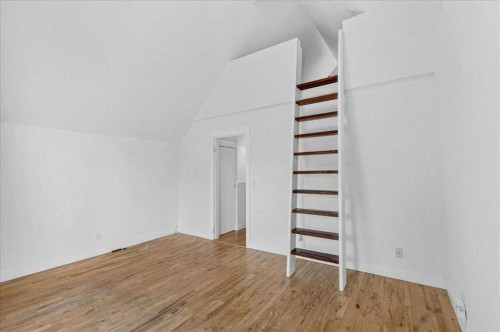 530 19 Avenue Sw, Calgary, AB - Indoor Photo Showing Other Room