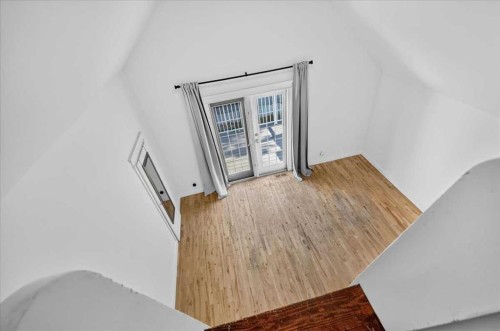 530 19 Avenue Sw, Calgary, AB - Indoor Photo Showing Other Room