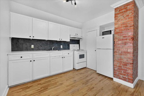 530 19 Avenue Sw, Calgary, AB - Indoor Photo Showing Kitchen