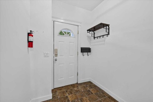 530 19 Avenue Sw, Calgary, AB - Indoor Photo Showing Other Room
