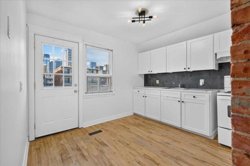 530 19 Avenue Sw, Calgary, AB - Indoor Photo Showing Kitchen