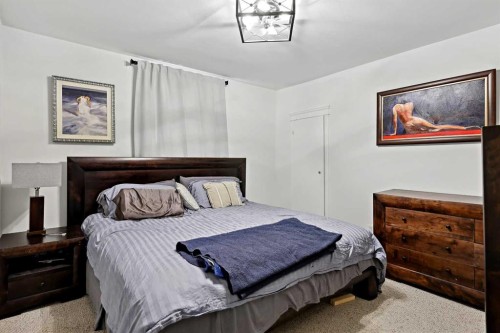 530 19 Avenue Sw, Calgary, AB - Indoor Photo Showing Bedroom