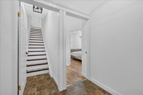 530 19 Avenue Sw, Calgary, AB - Indoor Photo Showing Other Room